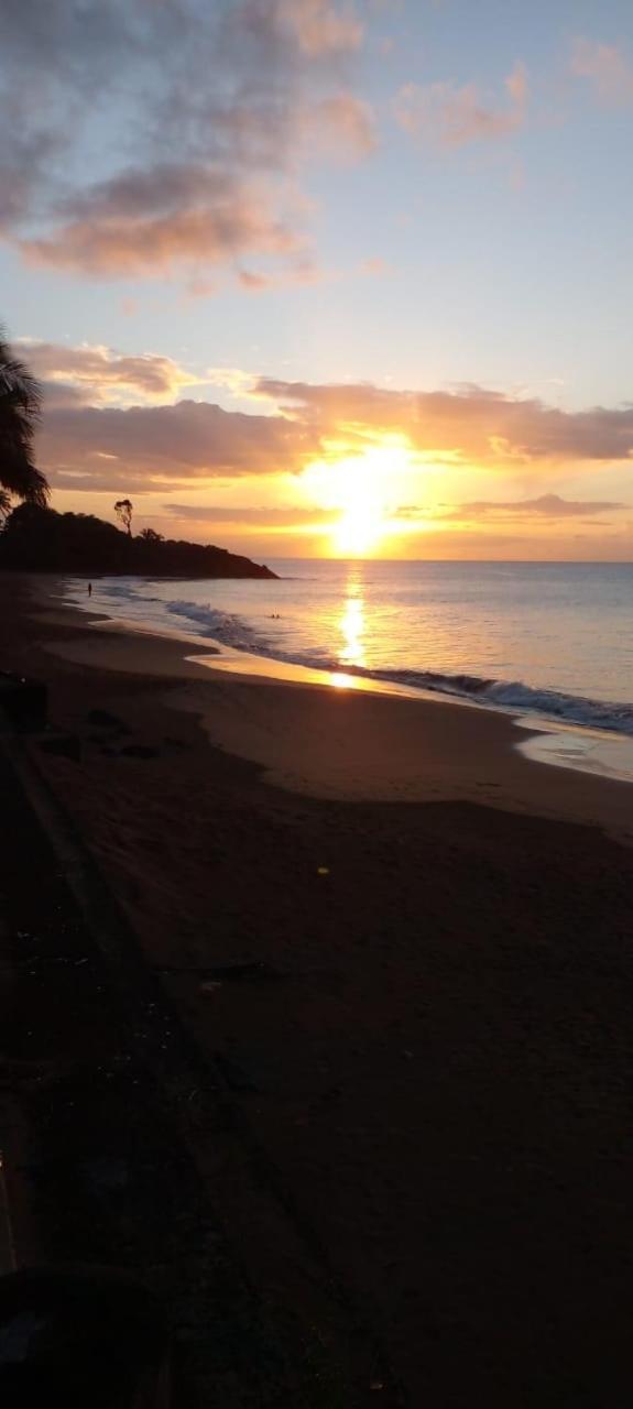 Au Coucher Du Soleil Deshaies Exterior foto